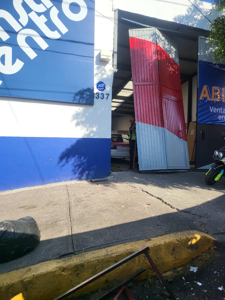 "accidente" taxista se mete al tianguis de Sta Úrsula en circuito Estadio Azteca sólo causa daños sin perdida de vidas, parece que la alcaldía Coyoacán va contra todo lo que se le oponga 
<a href="/SSC_CDMX/">SSC CDMX</a> <a href="/GobCDMX/">Gobierno de la Ciudad de México</a> <a href="/martibatres/">Martí Batres</a> <a href="/SedecoCDMX/">Secretaría de Desarrollo Económico</a> <a href="/hdelamadrid/">Hannah de Lamadrid</a> <a href="/AnitaLomeli/">Ana Maria Lomeli</a> <a href="/ANTICORRUPCIO17/">Anticorrupción</a>
