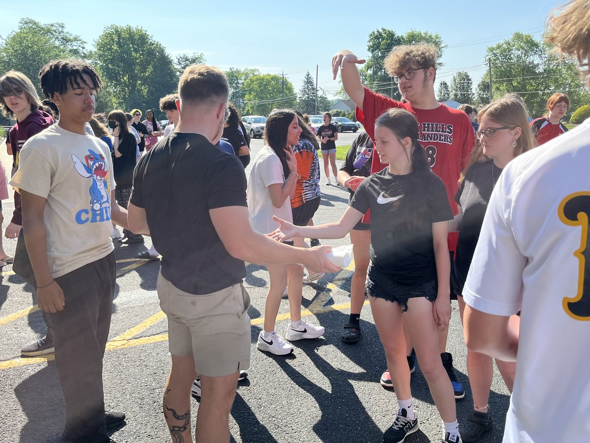 Eighth graders at Delhi Middle School spent the morning 'Giving Back' to the Delhi community with a special Clean Up Day. Students picked up trash & debris around campus, along Foley Road, at Shiloh Community Church and in Delhi Park. #PayItForward