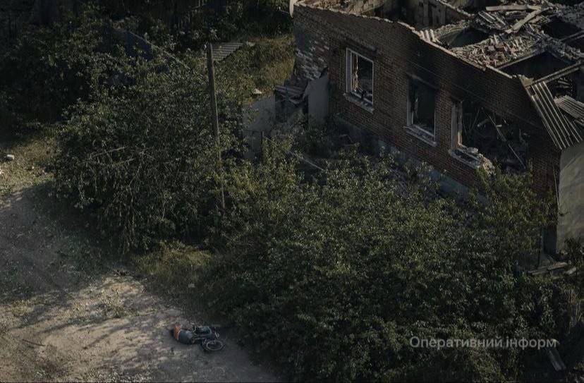BohuslavskaKate's tweet photo. Vovchansk is turning into another Bucha as citizens' dead bodies lie everywhere, shot for the crime of being Ukrainians.

Send these pictures to all of the occupation supporters and "surrender already" crowd.

📷: @operatyvnii, AFU drone https://t.co/Cnydy3t1Au