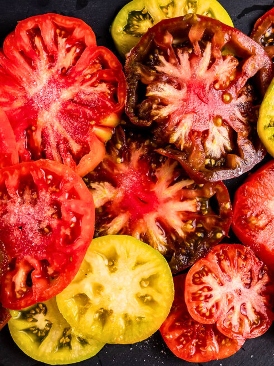 JustAPinchCooks's tweet image. Tomato Galette 😍🍅 The tomatoes are roasted to perfection and lay over a bed of salty, rich cheese. The flakiness of the homemade crust combined with the sweetness of ripe heirloom tomatoes create the perfect shareable dish. justapinch.com/recipes/side/o… #summerrecipe  #farmtotable