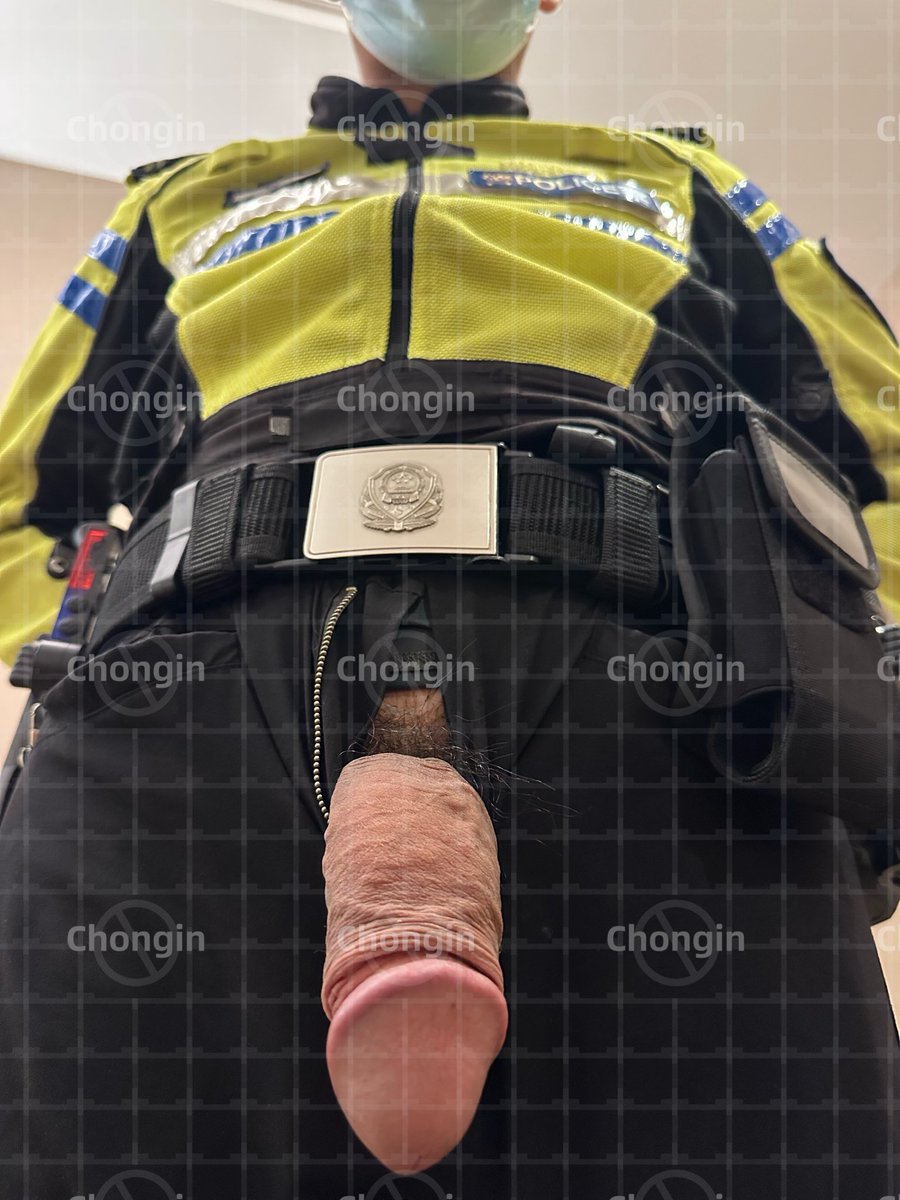 你是自己跪好
还是老子来打断你的狗腿？