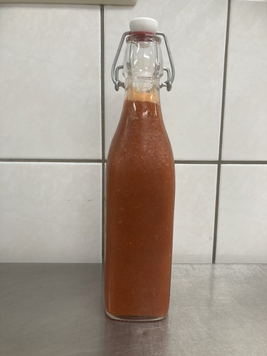 We zijn terug:
Gefermenteerde Habanero, kimchi (sap vooral), rauwe look. Typische kimchi smaak maar dan heel pikant, ideaal voor Koreaanse keuken natuurlijk