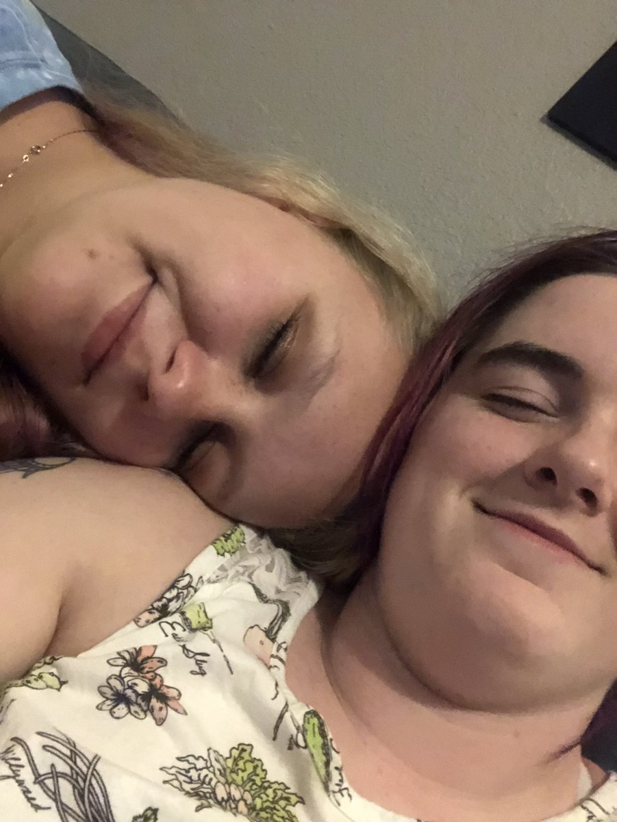 TacoDaisy's tweet photo. rachel. raychill. raychillin like a villian. happiest of happy birthdays to you my sweet, wonderful, beautiful, intelligent, music loving friend. you deserve the entire world and i am so thankful for you and our friendship. love you to the 🌙 and to 🪐  💗💗💗 https://t.co/DLmM12nm1A