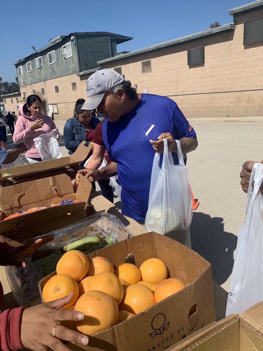 track_ca's tweet photo. Making Grocery Shopping A Little Bit Easier In Between Taking Care Of Our Equine Athletes At The Great Race Place... Check Aisle 1 Please 😀 https://t.co/QSp3wcEiXQ