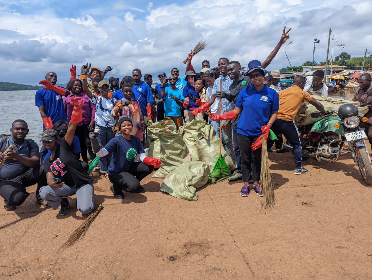 Do you live next to Lake Victoria, you might host us soon. 
On a mission to spread awareness about the need to protect our water resources. 
We aim to make our hands dirty for clean water. 

At Ggaba landing site with <a href="/ukinuganda/">UK in Uganda 🇬🇧 🇺🇬</a>.

 #IamLakeVictoria #TheBigHelpOut #StopEACOP