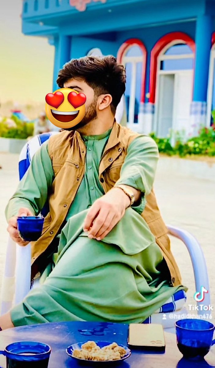 ہر چیز مہنگی ہو گئی...
 لیکن میں کسی سے پیار نہیں کر سکتا
 میرا مطلب ہے، میرے فالورز نہیں ہیں، مجھے فالو کریں، میں آپ کی فالو کروں گا۔