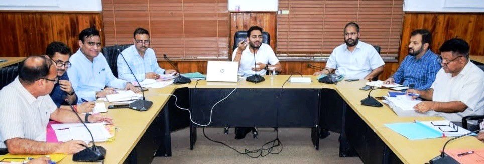 DC Jammu @justcsachin sets timelines for execution of Jal Jeevan Mission works. Confirmed that the district admin is ready to support the resolution of any legitimate issues Directed to ensure the projects are completed within set timelines @JJM_JK @jaljeevan_ @dmjammuofficial