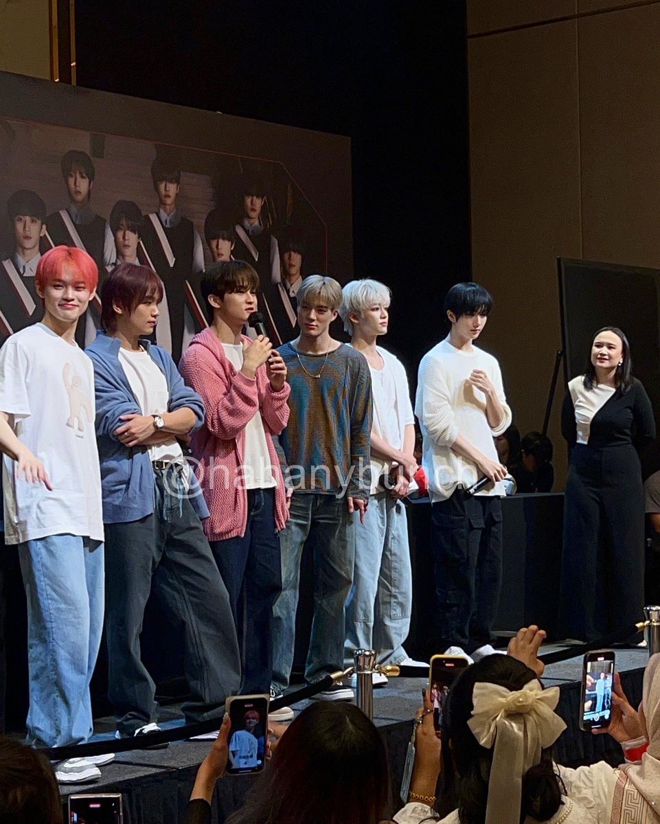 From Off stage to On stage with <a href="/NCTsmtown_DREAM/">NCT DREAM</a> 💚✨

“I feel like the possibility of all those possibilities being possible is just another possibility that can possibly happen.” - MARK LEE 

#nctdreaminKL #hahanyhallyu #nctdreamfansigninkl