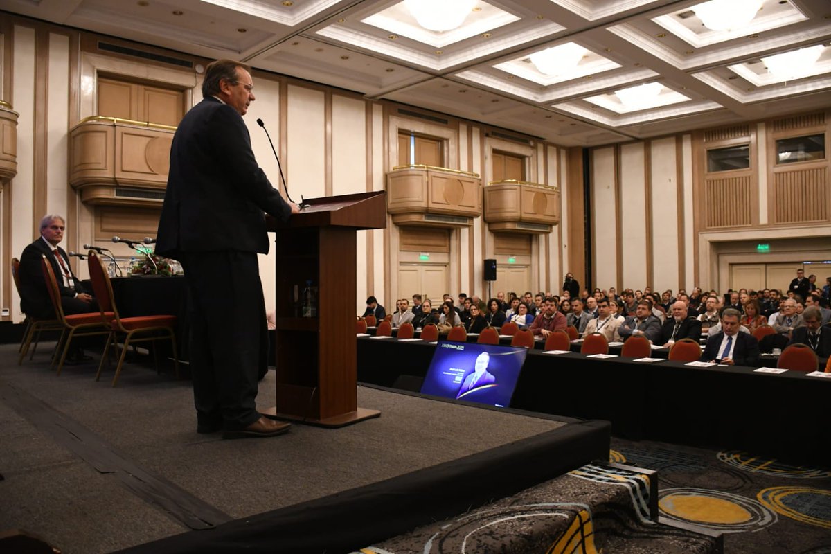 mtopuy's tweet image. 🗣 El Ministro @JLFalero y el Ing. @LuisCeiter disertaron en el programa de conferencias del Encuentro de Protagonistas "Uruguay, negocios y desarrollo económico" realizado en el 📍@RadissonMvd. 
Falero habló de las obras concretas que viene desarrollando el MTOP y señaló que el…