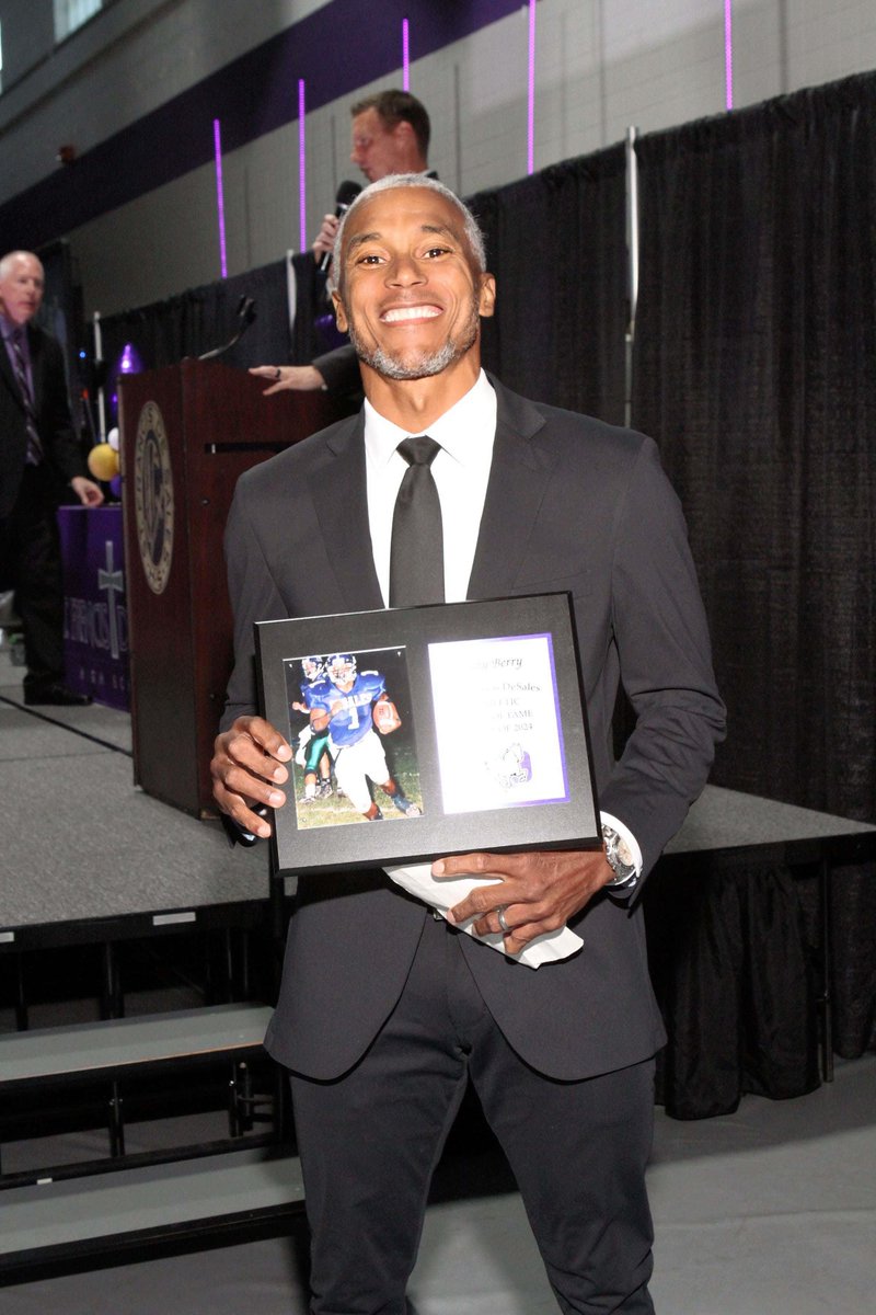 SFD Athletics (@sfdathletics) on Twitter photo Gary Berry '96
- Rushed for 1,106 yards & 19 touchdowns in 1995
- All-America selection by Bluechip Illustrated, Parade Magazine, Super Prep and the National Recruiting Advisor
- 1996 Division I First Team All-Ohio 400m Relay Team
- Three year starter for <a href="/OhioStateFB/">Ohio State Football</a> Gary Berry '96
- Rushed for 1,106 yards & 19 touchdowns in 1995
- All-America selection by Bluechip Illustrated, Parade Magazine, Super Prep and the National Recruiting Advisor
- 1996 Division I First Team All-Ohio 400m Relay Team
- Three year starter for <a href="/OhioStateFB/">Ohio State Football</a>