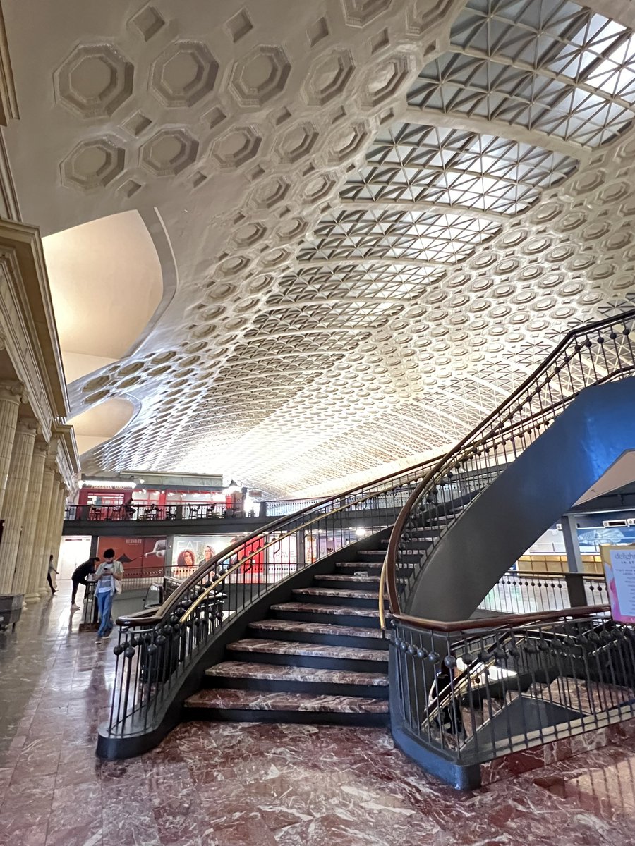 Bye, bye #DDW2024 and all my GI friends there. Heading home to NC via train. One of the great advantages of going to/from DDW in DC via train for an architecture lover like myself is to pass through one of the grandest railway stations in the U.S.: Washington DC Union Station: