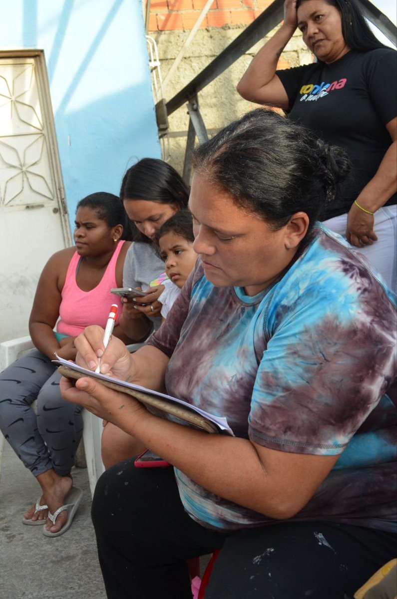 #EnFotos📸 Los habitantes de la comunidad reconocieron la importancia de la actividad, ya que les permite socializar y ahondar en las políticas sociales que garantiza el Gobierno Bolivariano para atender y apoyar a las comunidades. #ComunaONada #VenezuelaSeCrece