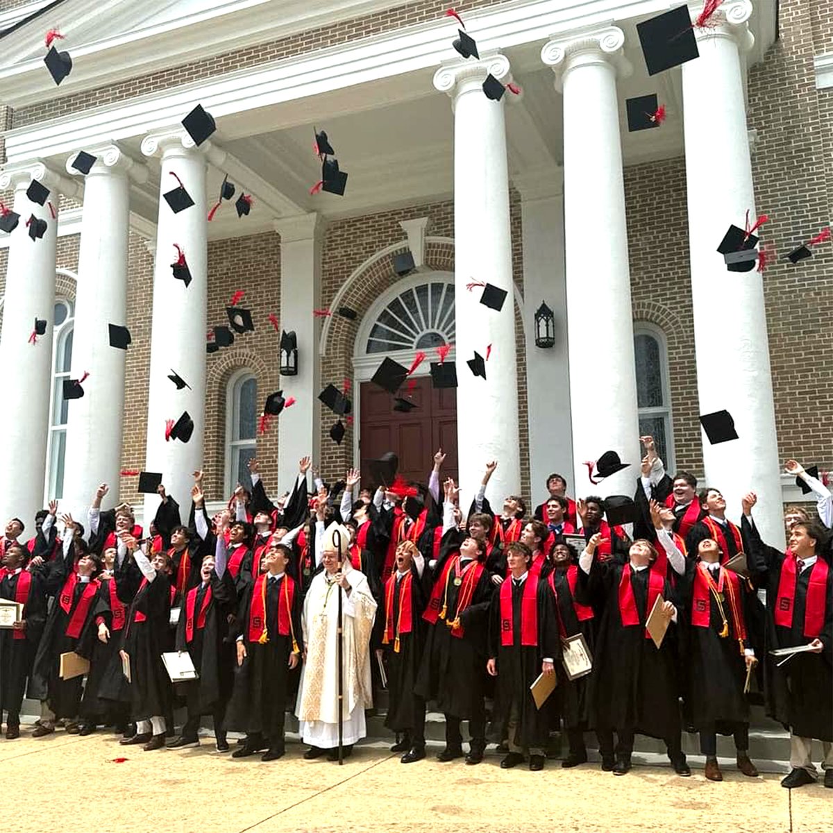 StanislausRocks's tweet image. 🎓 Congratulations to the Saint Stanislaus Class of 2024! 🎓
Your hard work, dedication, and perseverance have paid off and led you to this incredible milestone. Here's to new beginnings and endless possibilities. Well done, graduates! And of course…GO ROCKS!❤️🖤