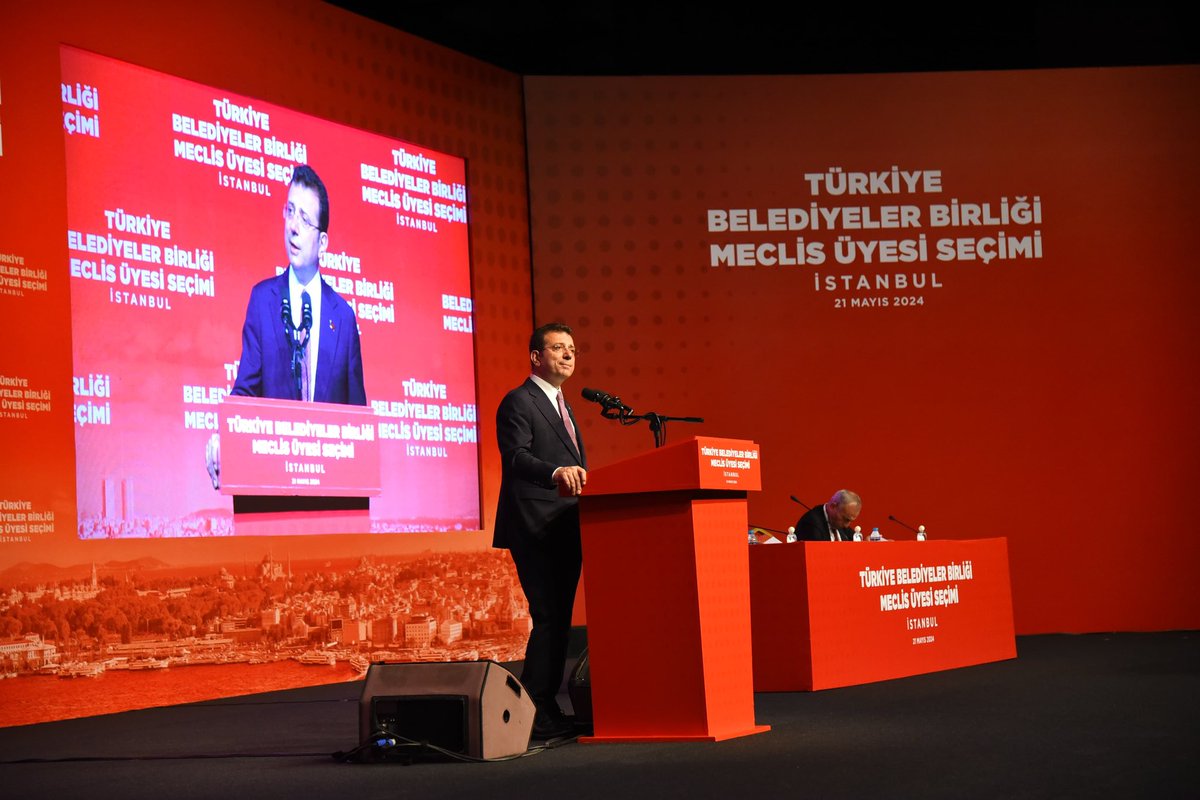 Türkiye Belediyeler Birliği Meclis Üyeliği Seçimleri’nde İstanbul’u temsil edecek meclis üyelerimiz için oyumuzu kullandık. Seçim sonuçlarının ülkemiz ve şehrimiz için hayırlı olmasını diliyorum.