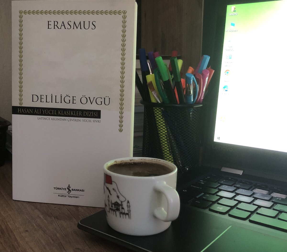 “İnsan olmak kaygısı mı taşıyorsun, o halde bilgelikten sakın kendini!”

- Erasmus / Deliliğe Övgü 

#kitapönerisi