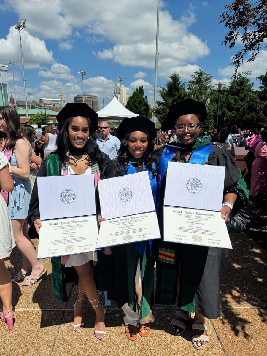 apr_lewis's tweet image. Officially Dr. April Y. Lewis, MD!!!! Can’t wait to begin my training as an OB/GYN this summer! 💕🫶🏾