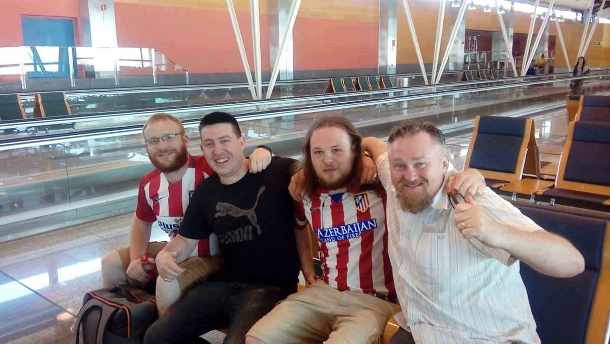 7 years of the last official game in the Vicente Calderón and a few of our members went over. How much we miss you! #EternoCalderon 7 años del último partido oficial en el Vicente Calderón, algunos de nuestros socios viajaron a despedirse. Cuanto te echamos de menos! #Atleti