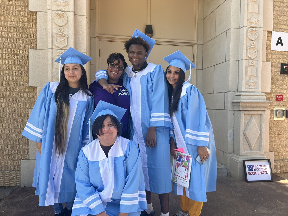 When students see the fruits of their labor. Two OD Wyatt seniors were able to view their writings sample from 2nd grade. Thank Mrs. Henderson!! <a href="/CortezLupe1/">Guadalupe Cortez </a> @CharlieGarciaFW <a href="/nanedrab/">Nedra</a> <a href="/ODWyattFWISD/">Oscar Dean Wyatt</a>