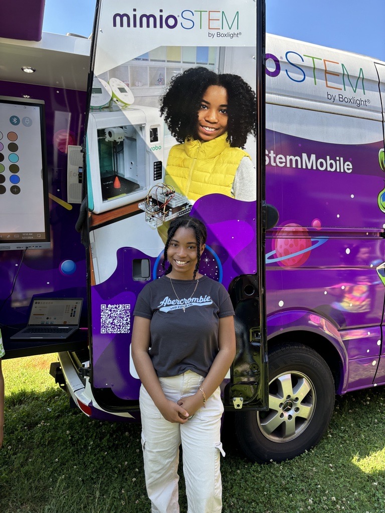 Here's a trip down memory lane! Three years later and still a gorgeous smile. 😍 #MimioSTEMMobile #allgrownup #GirlsInSTEM #MimioModel #MimioSTEM @mimioSTEM