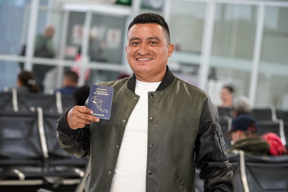 Ministerio de Trabajo (@trabajosv) on Twitter photo Nuestro Ministro <a href="/RolandoCastroSv/">Rolando Castro</a> , inicio hace 5 años el #ProgramaDeMigraciónLaboral para combatir la migración irregular y brindar oportunidad de trabajo en el exterior por la vía legal a nuestros compatriotas. ✈🇸🇻🇨🇦 Nuestro Ministro <a href="/RolandoCastroSv/">Rolando Castro</a> , inicio hace 5 años el #ProgramaDeMigraciónLaboral para combatir la migración irregular y brindar oportunidad de trabajo en el exterior por la vía legal a nuestros compatriotas. ✈🇸🇻🇨🇦