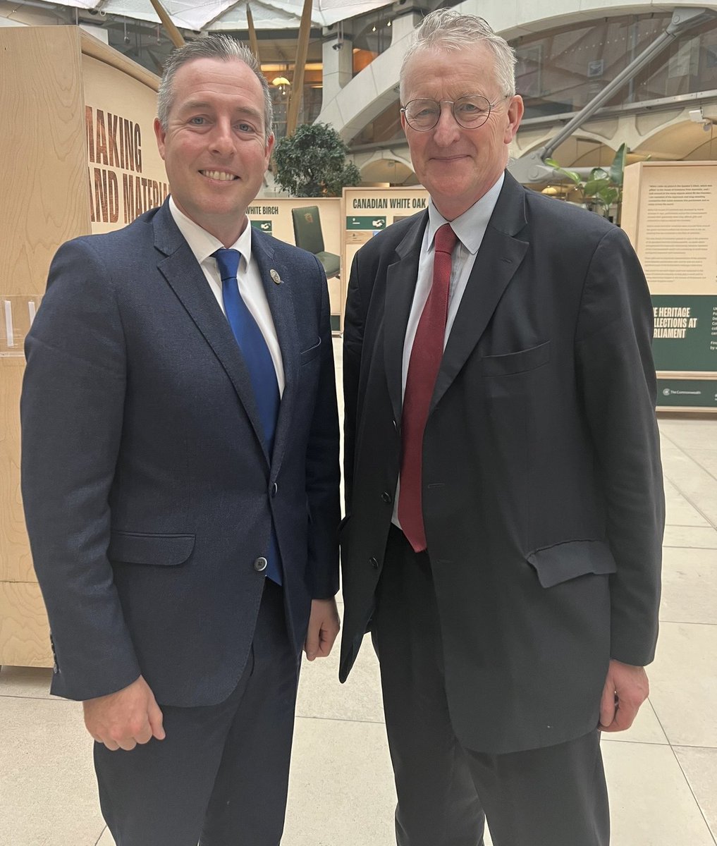 Education Minister @paulgivan has met Shadow Secretary of State for Northern Ireland @hilarybennmp to discuss a wide range of education issues.