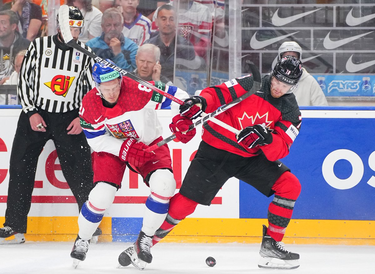 AFTER 2 | 40 minutes finished, still without a goal between 🇨🇦 and 🇨🇿. APRÈS 40 MIN | Toujours aucun but entre le 🇨🇦 et la 🇨🇿. 📊 hc.hockey/MWCStats052124 📊 hc.hockey/CMMStats052124 #MensWorlds | #MondialMasculin