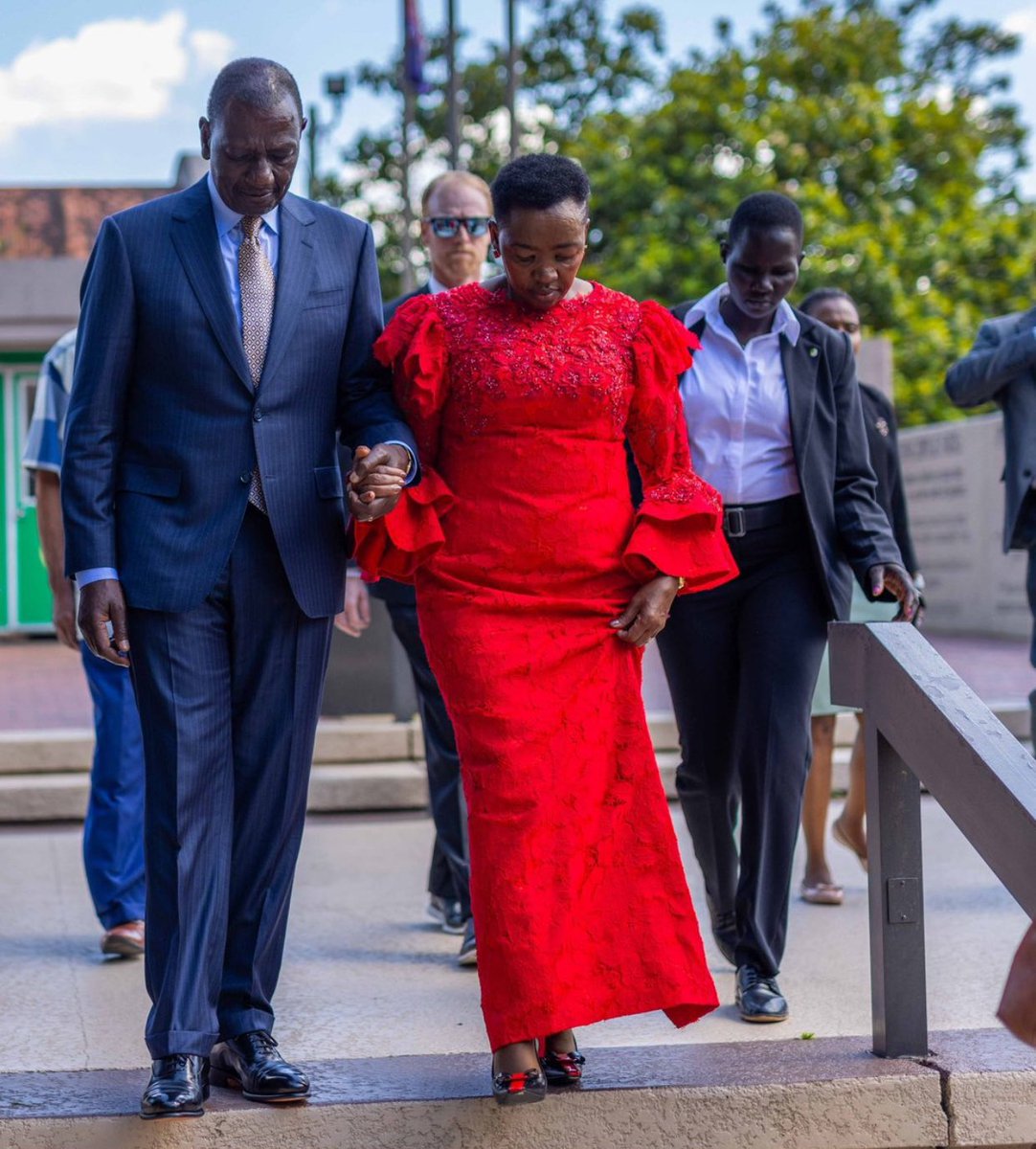 I love this photo!❤️ Men who hold their women's hands while walking in the streets, may the good Lord bless you! President William Ruto and Mama Wa Taifa.