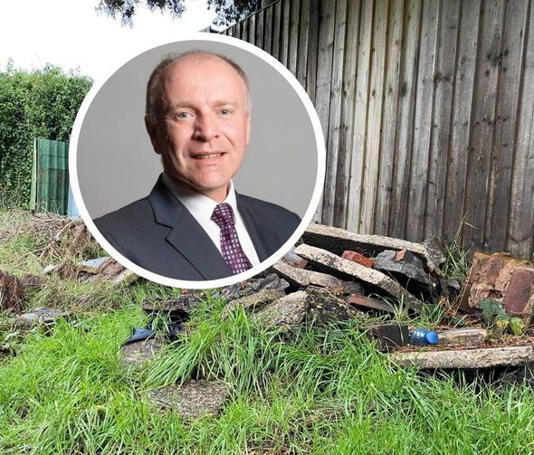 Tory MP blames immigrants without 'British values' for fly-tipping msn.com/en-gb/travel/n… Tory MP for Dudley speaks the Truth & Blames Immigrants for Flying Tipping & making Parts of Dudley littered Dumps not very clean British Areas now. Start Deporting Immigrants then 🏴󠁧󠁢󠁥󠁮󠁧󠁿🇬🇧