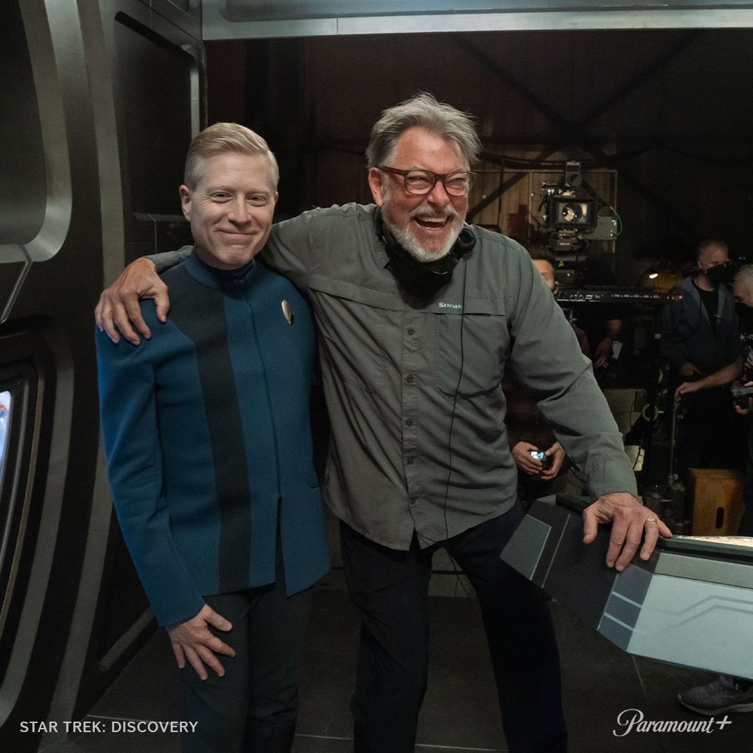 THE Jonathan Frakes directed this week's Star Trek: Discovery episode 😍 #StarTrekDiscovery #JonathanFrakes