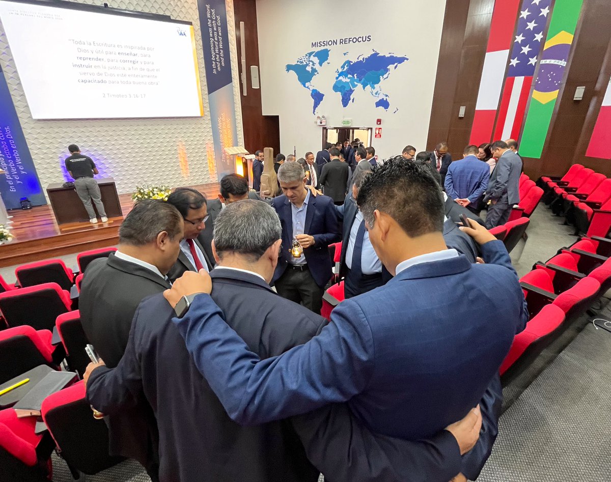 AdventistasUPN's tweet photo. Líderes de IASD del Norte del Perú 🇵🇪 , se unen en oración 🙏para clamar a Dios para un reavivamiento a través del estudio de la #PalabraViva 📖 y ser enseñados, capacitados e instruidos por el mensaje de salvación.✨ https://t.co/s99TeG3FzR