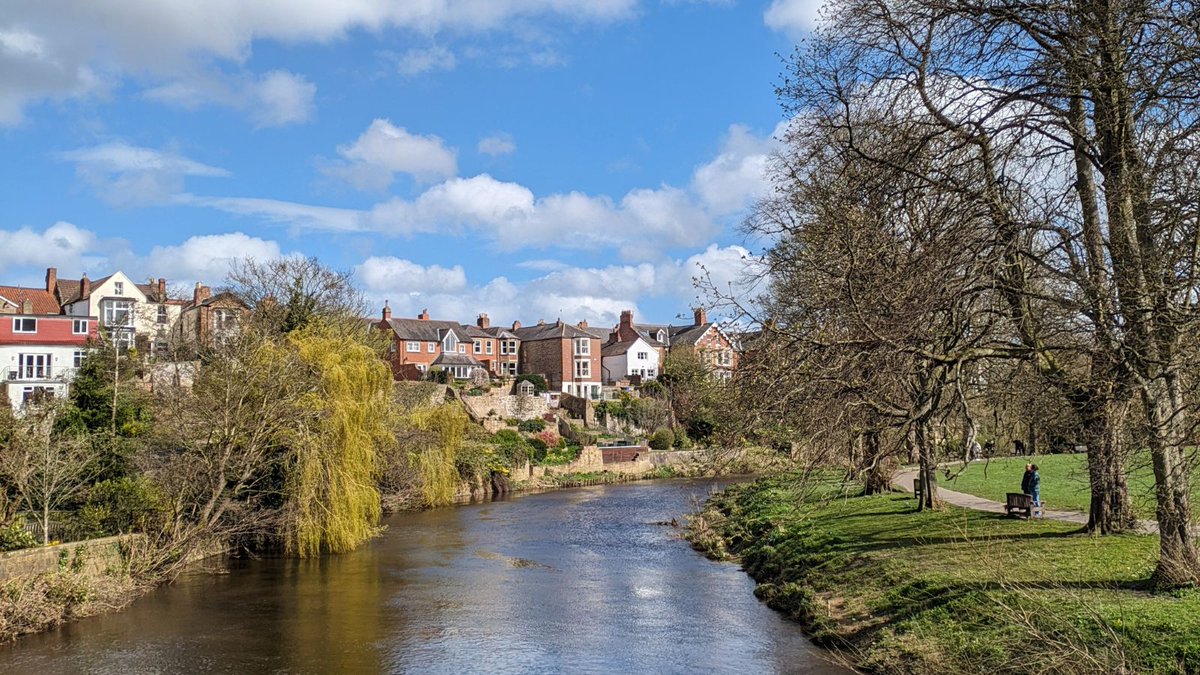 Walks in the sun after a day of studying 📚☀️ We love this photo taken on a bright day in Morpeth 💙 Every Tuesday we showcase photos from around campus and the city. Make sure to include the hashtag #NUBSTuesdays in your post to be featured on our feed. #NCLBusiness #WeAreNCL