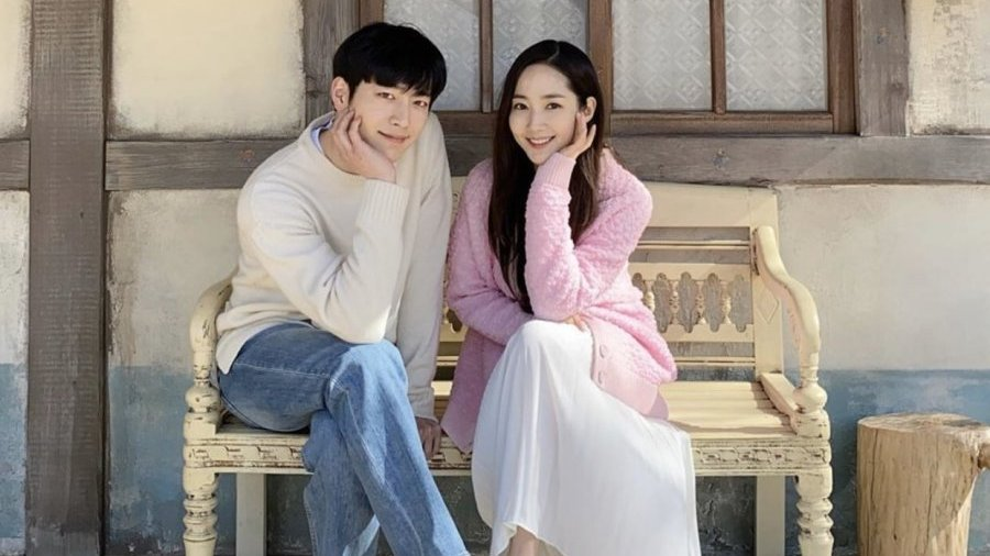 Top 5 Korean dramas where Love Blossoms between City Girl and Country Boy:

1. #QueenOfTears: (#KimJiWon &amp; #KimSooHyun)

2. #WelcomeToSamdalri: (#ShinHyeSun &amp; #JiChangWook)

3. #HometownChaChaCha: (#ShinMinAh &amp; #KimSeonHo)

4. #WhenTheWeatherIsFine: (#ParkMinYoung &amp; #SeoKangJoon)