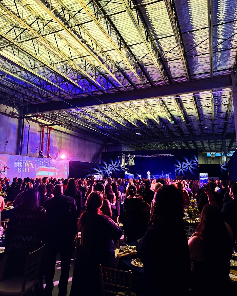 thebxnative's tweet photo. 💎🥀 Bronx Ball 2024.
Shoutout to Bronx excellence! More in 24!
#bronxweek #bronxball #2024 #bronxgala #thebronx #bronxnative #thebronxnative #bronxnativeshop https://t.co/IqGRMvFAbD