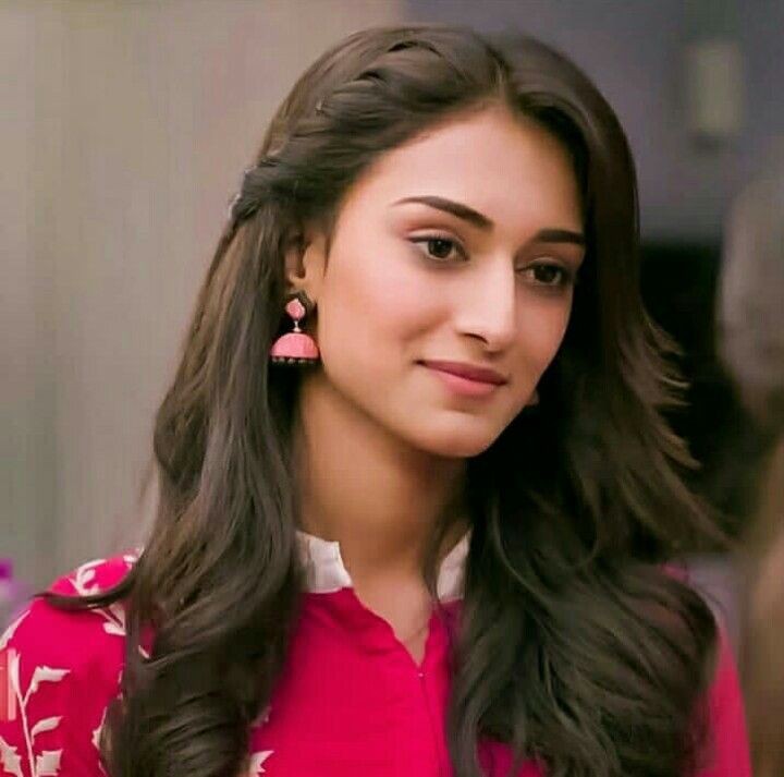 Sophisticated, educated, smart City fl= Sonakshi Bose❣️
#krpkab #ericafernandes