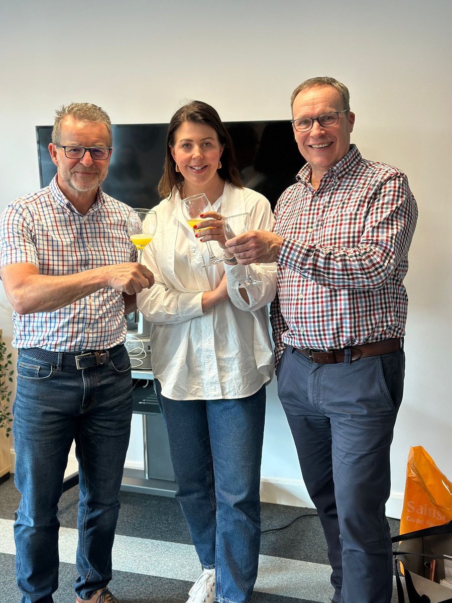 BWMedical's tweet photo. On Friday we wished our Client Services Manager Rachael Sellers a very sad farewell after 11 years here at BW! 

The team wish you the best of luck for your pastures new!

You’ll be a big miss 🤗🍀 https://t.co/pOQ9fr6ObA
