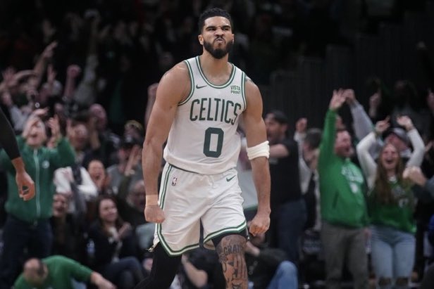 CreatorLeague_'s tweet photo. One of these guys is winning an NBA Finals this year. 🏆

Describe this in Creator League terms ⤵️ https://t.co/ngRi2gEC7G