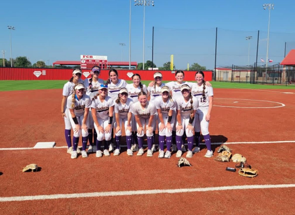 Maddiekings2026's tweet photo. ROUND 5 BOUND!!! We’re not done yet💪🏻 Hit a 2 RBI single to help secure the win 4-1. @softball_lhhs @BUMoore @coach_diaz22 @JohniganSteve @Coach_Shippy @OSUcoachG @cowgirlsb @jeffharger @RussHeffley @CoachELeyba @Rw15Woodard @ScottWoodard8 @CoachTrevTXST @TreyHoldbrook @BuzzCentex