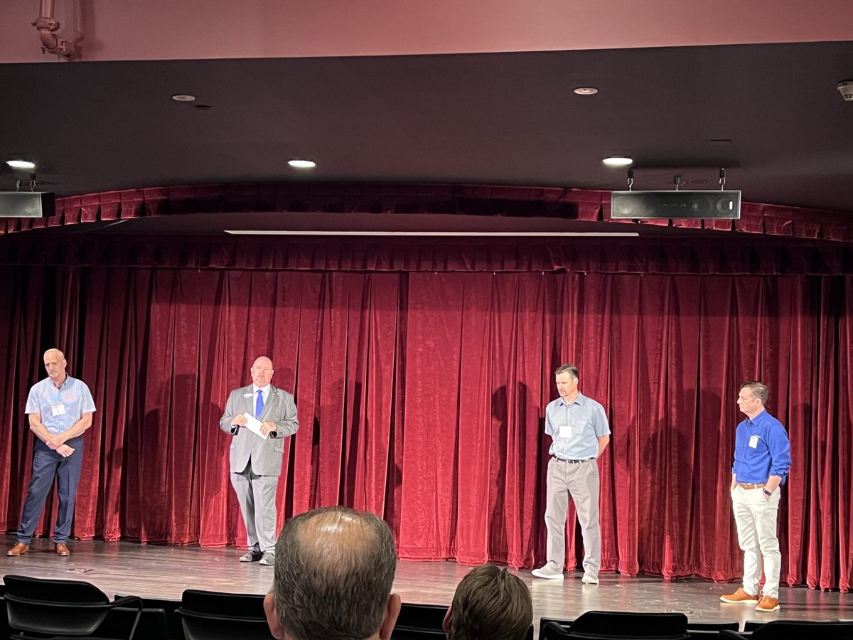 IMECillinois's tweet photo. 🌟 Great event at @BHCCampus 🌟
We dug into the myth that #automation is too costly for small #manufacturers and explored solutions to #workforceshortages at this morning's roundtable event. #madeinil #ManufacturingExcellence @IMA_Today @SCADAware https://t.co/kBRXzsqBcb
