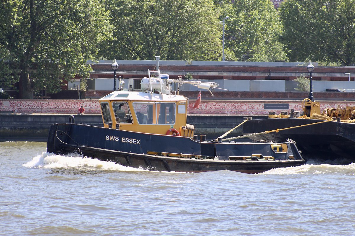 SWS tug ESSEX heading downstream along Lambeth Reach yesterday.