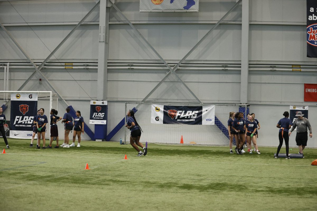 This past Saturday #DaBears partnered with the Rockford Park District to host youth and girls flag football clinics. LB Tremaine Edmunds and Offensive Assistant - Running Backs Coach Jennifer King shared some knowledge and encouraged the participants to work hard and dream big.