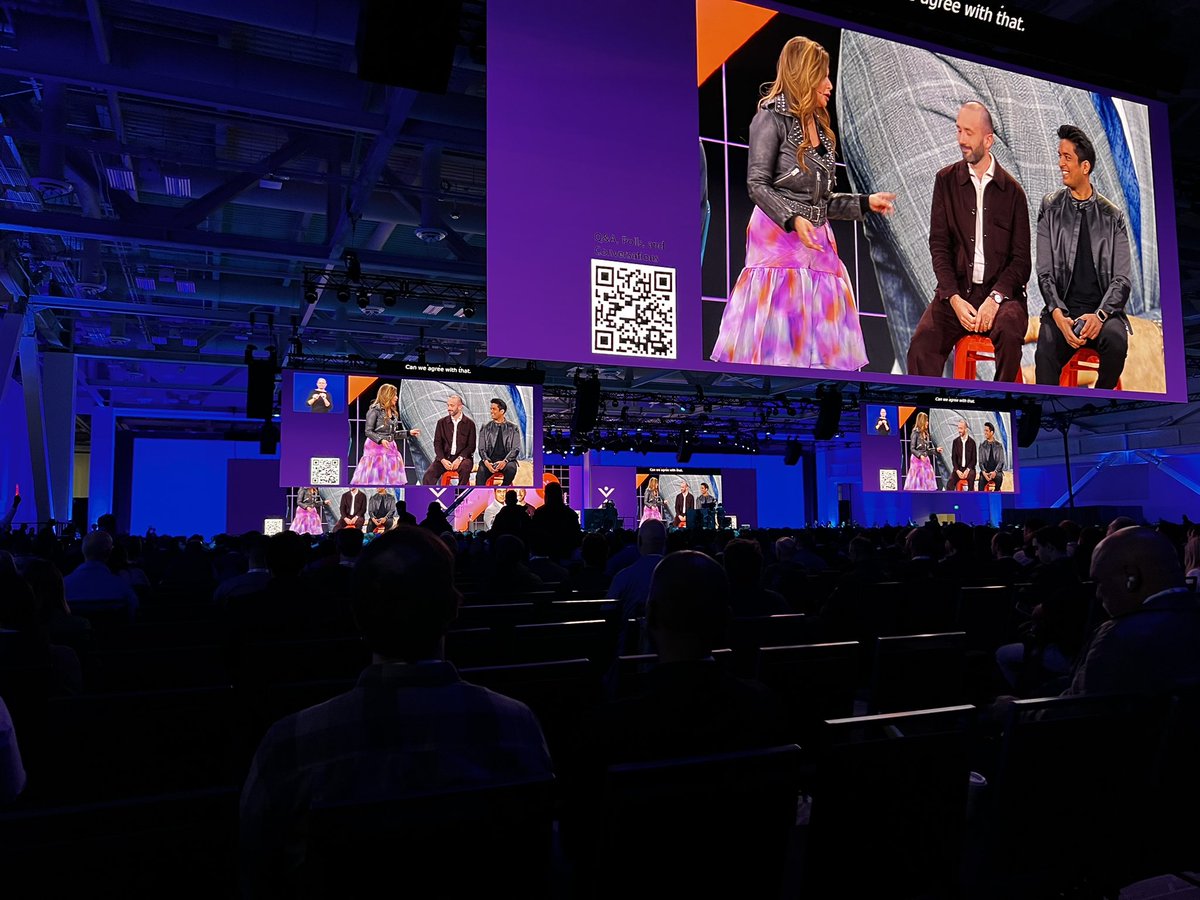Waiting for the #MSBuild keynote.