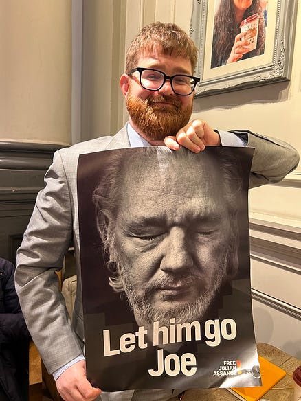 jimstewartson's tweet photo. Holocaust-denier Chuck Johnson recapitulated his 2017 trip to London to visit Assange—yesterday.
If you are on the same team as this misogynist, racist, doxxing, stalking, floor-shitting Nazi, you might want to rethink your opinions on Julian Assange.
#Chucklecuck https://t.co/dbYA6rdVWs