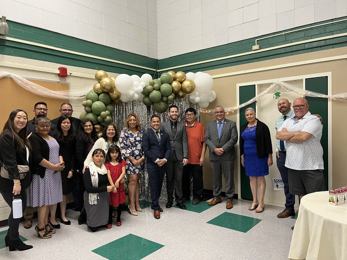 8th Grade Awards Night was very successful at Sparks MS last night!Glad to see our students honored by their teachers and administrators. Shoutout to our parent volunteers for all that they do to support our students. Thank you to principal Dr. David Nieto for your leadership and