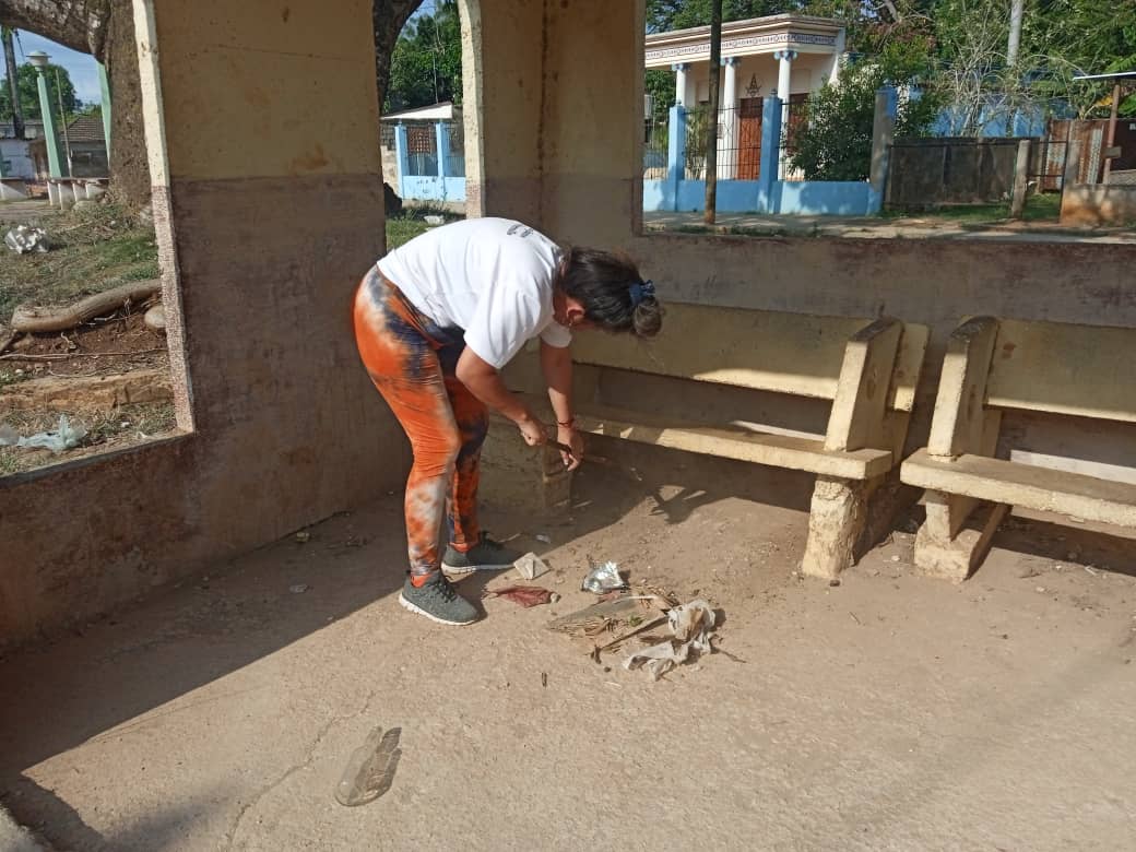 Una nueva jornada de esfuerzo unido protagonizan este martes los meleneros, mediante labores de limpieza para contribuir a la higienización y embellecimiento del municipio.
#Mayabeque 
#JuntosPorMayabeque 
#MelenaDelSur 
#EsfuerzoUnido