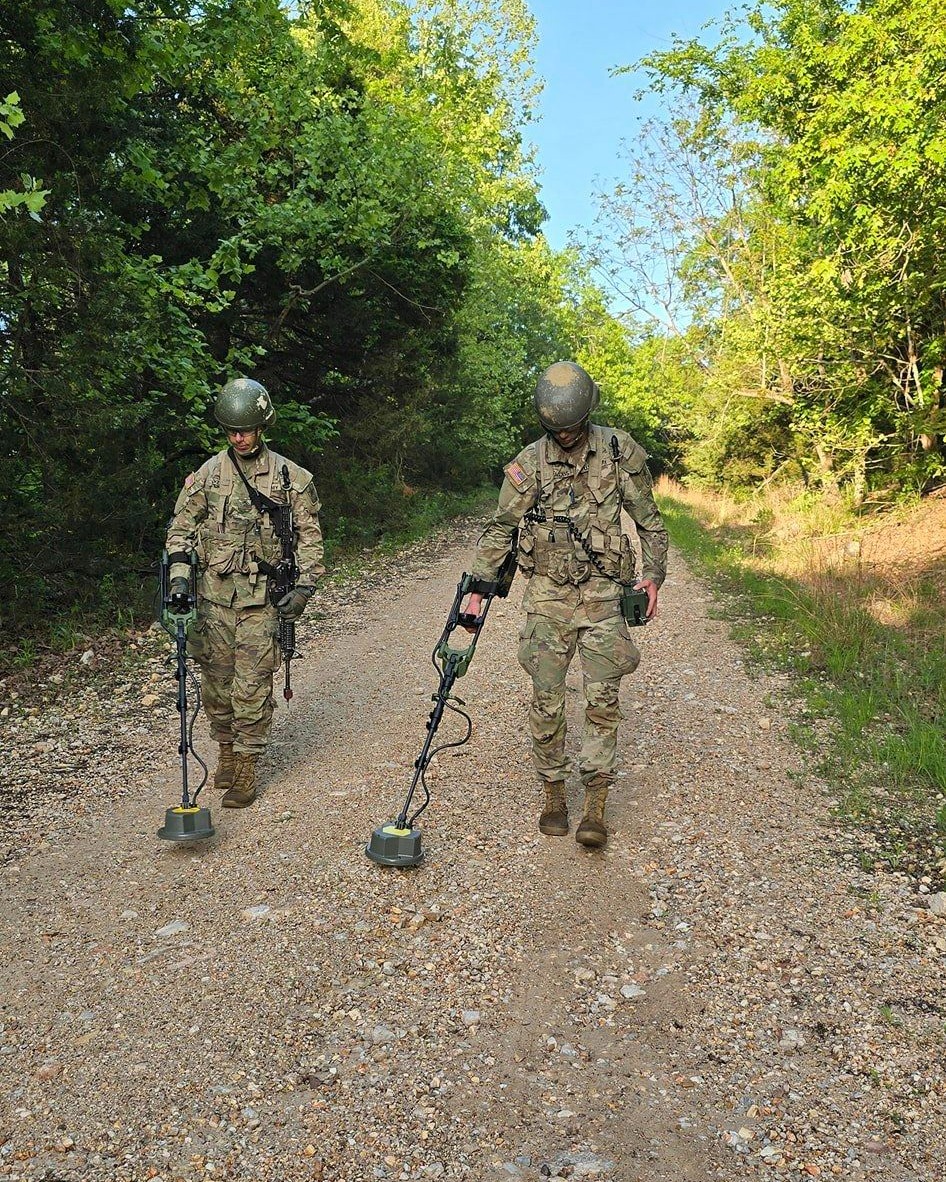 #TrainingTuesday Soldiers with 31st Engineer BN at @fortleonardwood complete their Combat Engineer Field Training Exercise, testing them on all tactical & technical skills taught in AIT. The capstone consists of clearing a route of mines & breaching a mine wire obstacle.