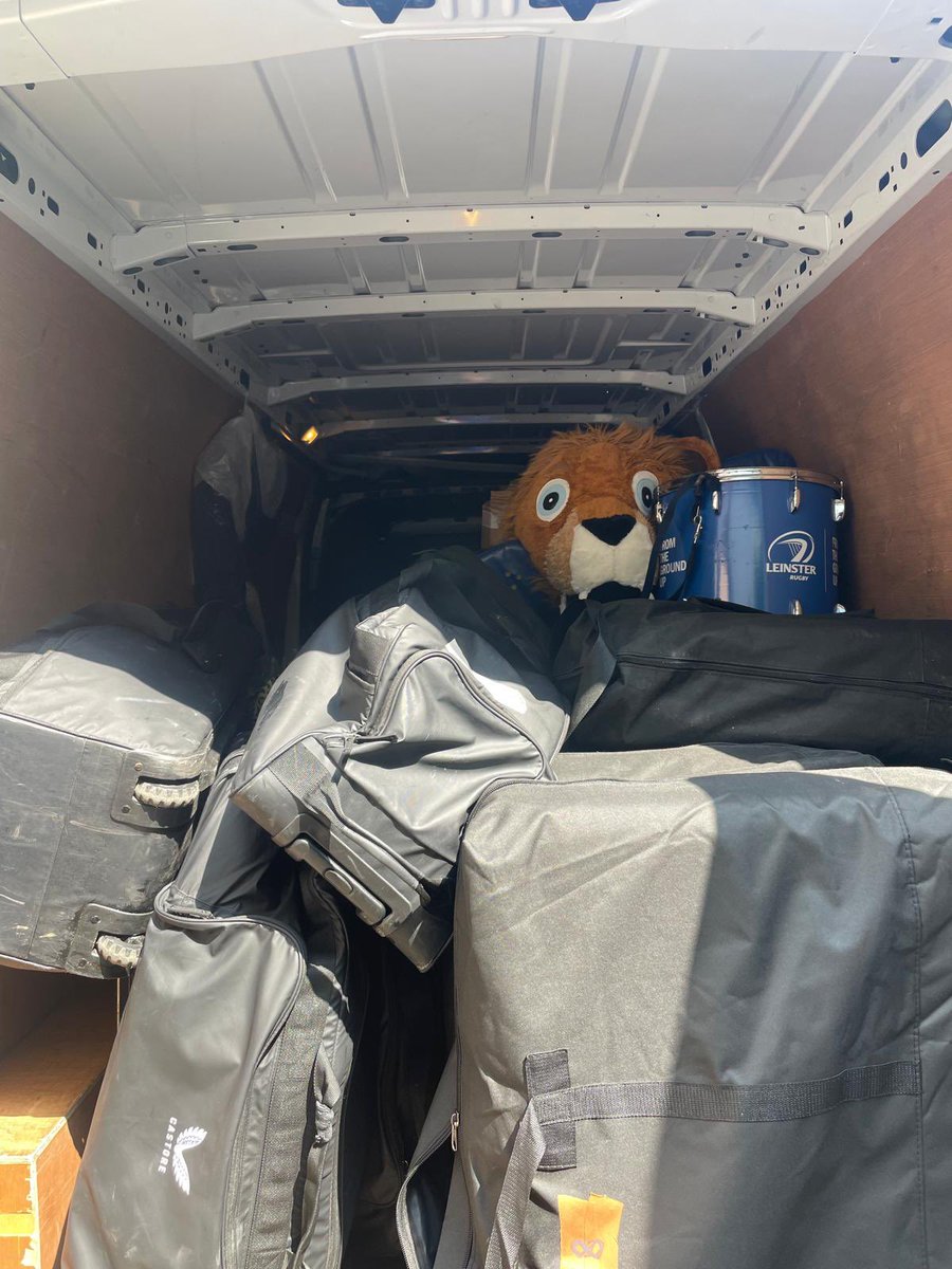 𝗪𝗲 𝗵𝗮𝘃𝗲 𝗮 𝘀𝘁𝗼𝘄𝗮𝘄𝗮𝘆 👀🚚 Don't tell our Kitman Jim, but @LeinsterLeo has found a way over to London. 🦁⛴️ #FromTheGroundUp #LEIvTOU #LeoTheLion