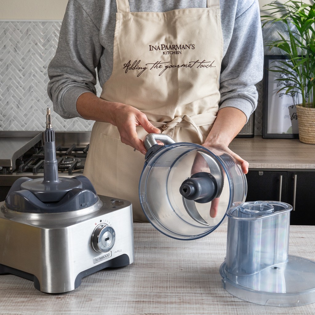 Have you ever struggled to tip your food processor bowl, only to have the blade fall out and make a mess? Stick your finger into the hole from the bottom, and hold the blade in place. This way the blade won’t fall out while being tipped!

#TuesdayTip #InaPaarmansKitchen