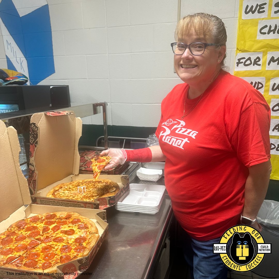 We come in 'pizza'! 👽 🍕 Yesterday's Pizza Hut Day at Stonegate Elementary School was out of this world! 🛸 @RayPec #RaymorePeculiarMO #RaymorePeculiarMissouri #RaymorePeculiar #MOschools #CassCounty