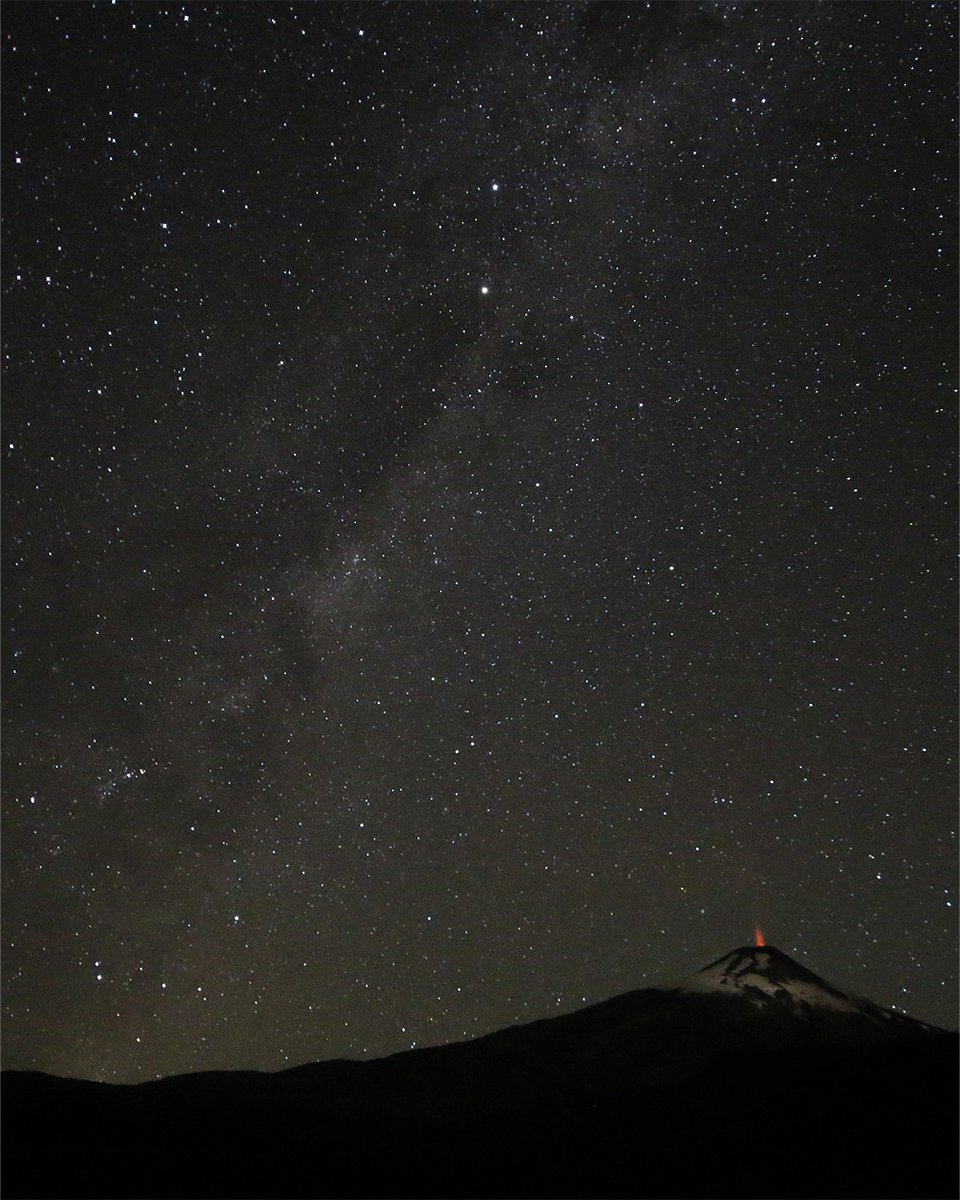 “In Chile’s #lakedistrict, the already enchanting stargazing is levelled up with the addition of a visible plume from the active Villarrica volcano. #zoomin” - a photo by @clairetrickett - @andbeyondtravel Editor | #seewhatliesbeyond #andbeyondtravel #villarrica #volcanvillarrica