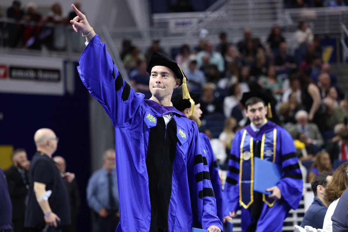 Let's give it up for the Hofstra Law #Classof2024! ⚖️🎓View more pictures from Commencement: flic.kr/s/aHBqjBrbt4 #lawtwitter #lawschool